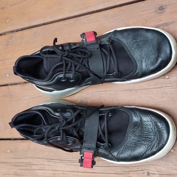 Nike Air Force 270 Carnivore - Picture 2 of 8